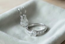 Como escolher a joia perfeita para um casamento em 2026