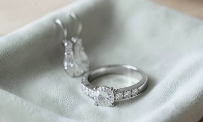 Como escolher a joia perfeita para um casamento em 2026